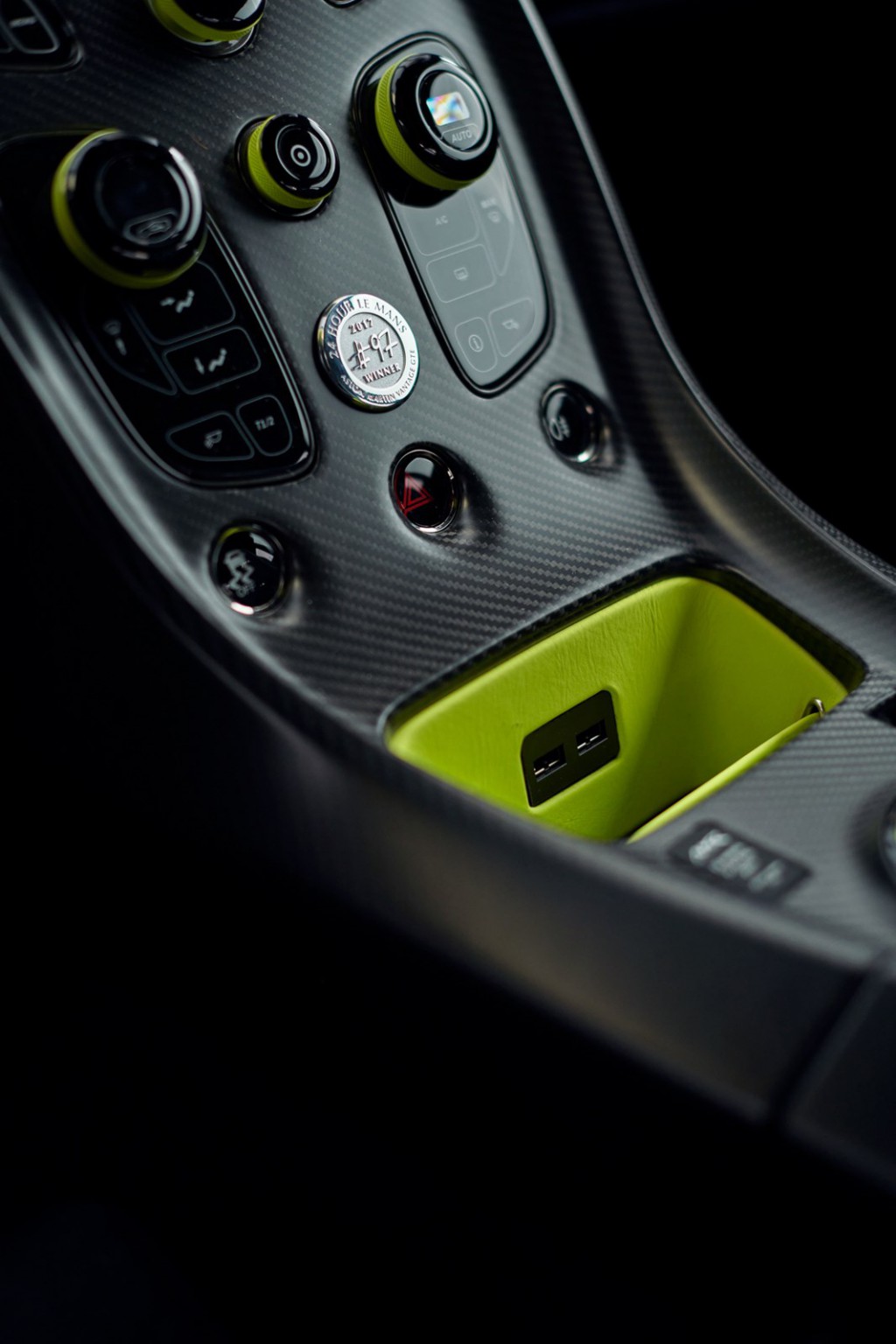 V8 Vantage