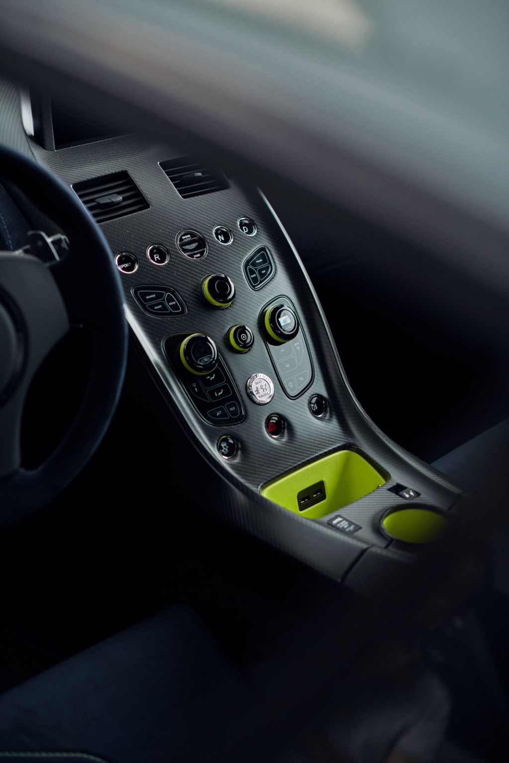 V8 Vantage