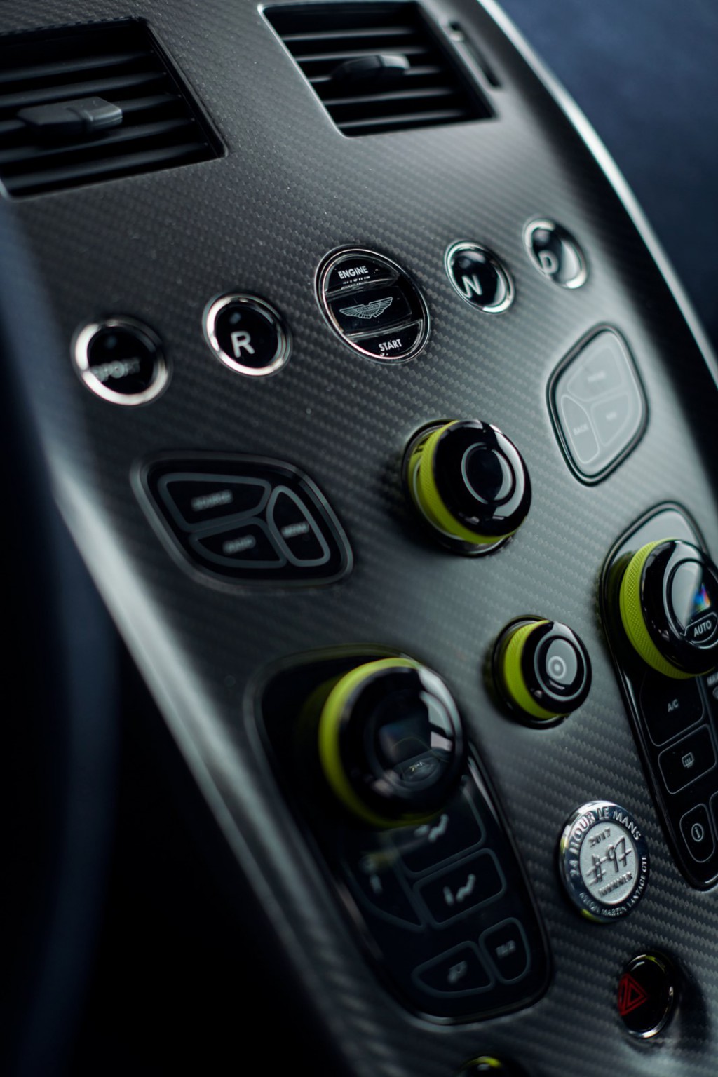 V8 Vantage