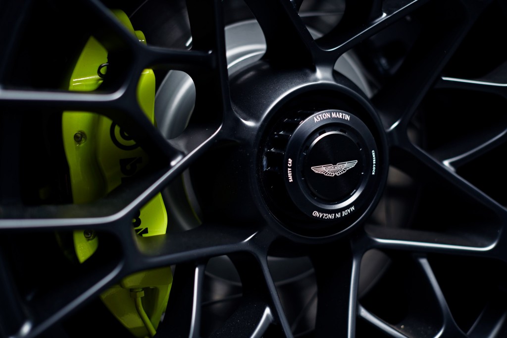 V8 Vantage