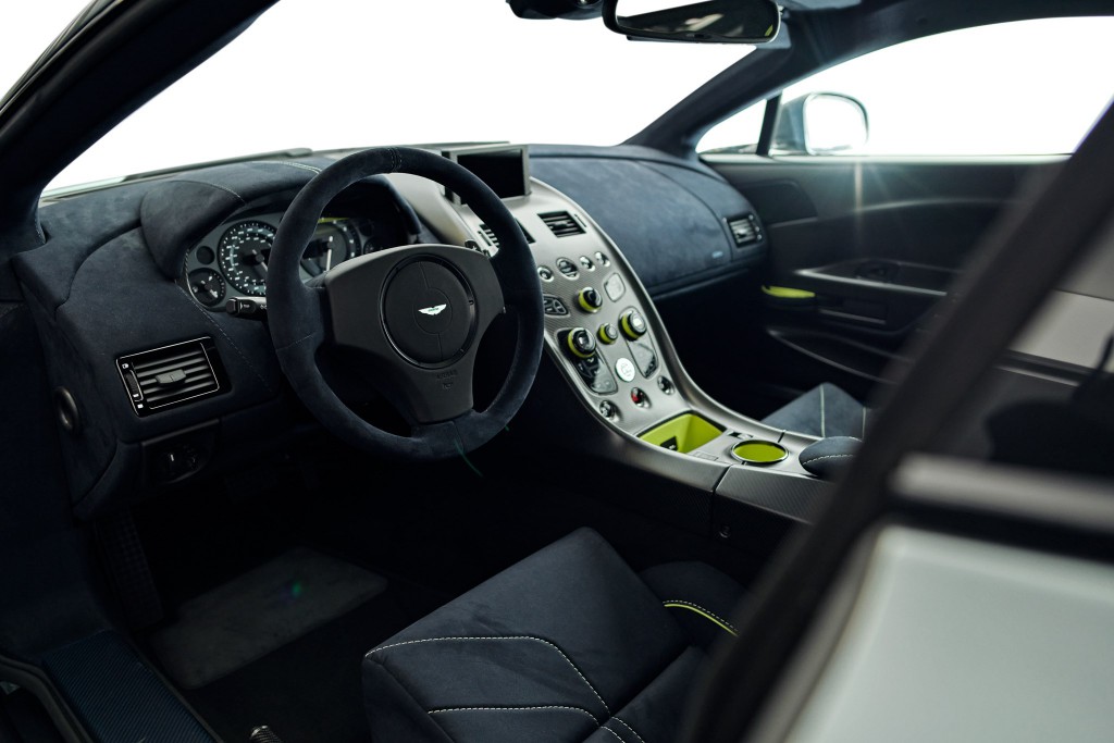 V8 Vantage